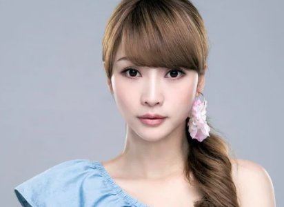 柳岩究竟为什么会被很多人不喜欢呢？她被娱乐圈孤立了吗？