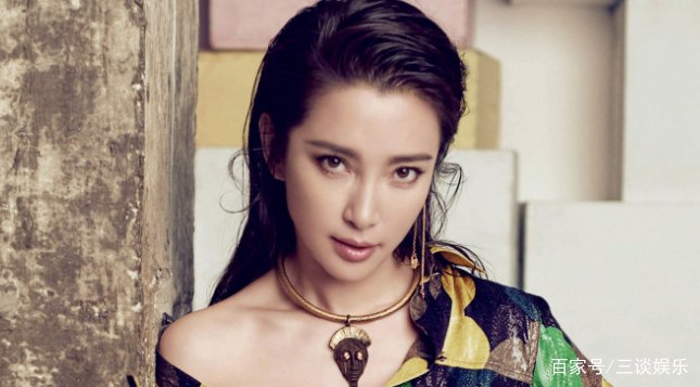 李冰冰发文怒怼成龙，想念范冰冰就去见她，他们俩发生什么了？