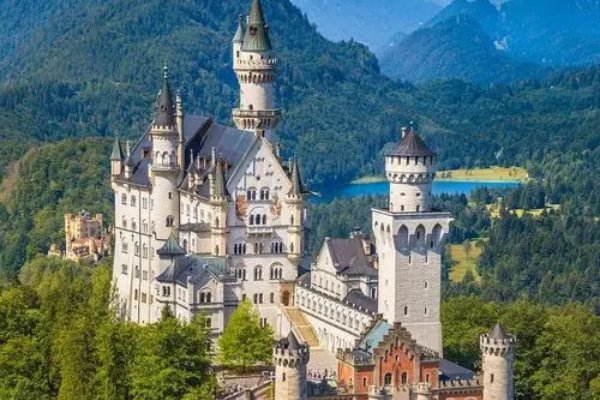 一人一世界完整句子