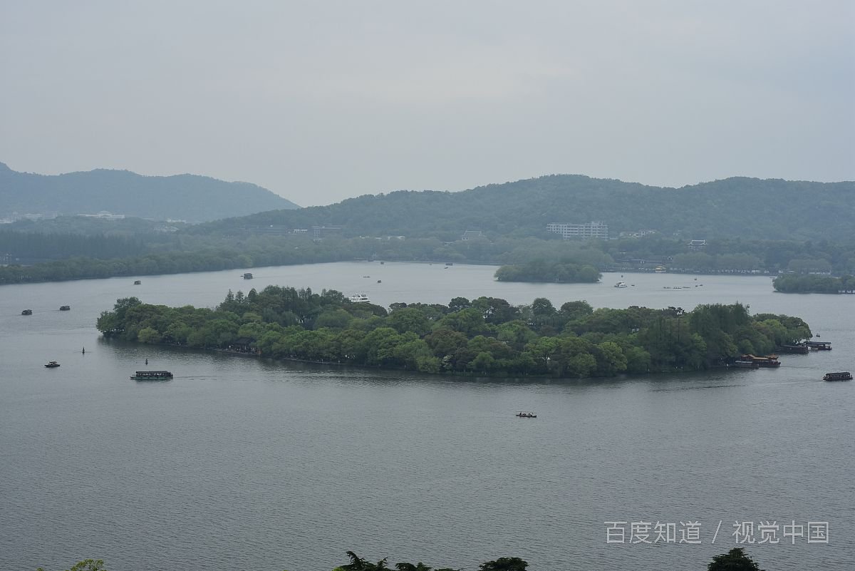 “泼泼洒洒”的意思是什么？