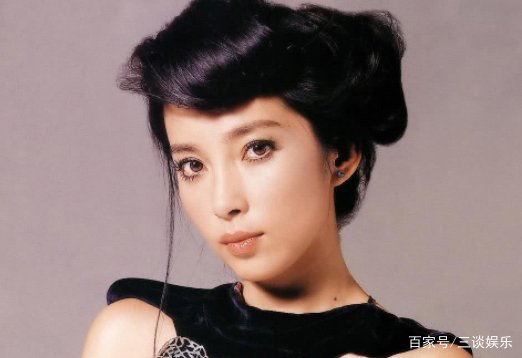 李冰冰发文怒怼成龙，想念范冰冰就去见她，他们俩发生什么了？