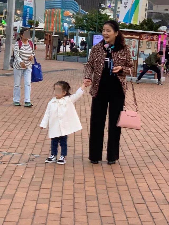 方媛很漂亮，有少女清纯感，那她的父母状态如何？