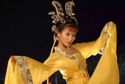 花蕊夫人一个绝世美女夹在三个男人中间，最后为何被一箭射死？