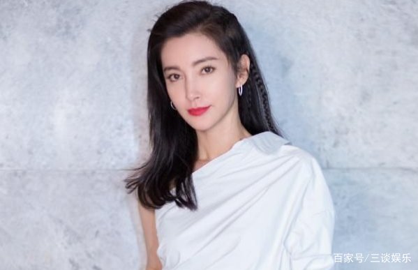 李冰冰发文怒怼成龙，想念范冰冰就去见她，他们俩发生什么了？