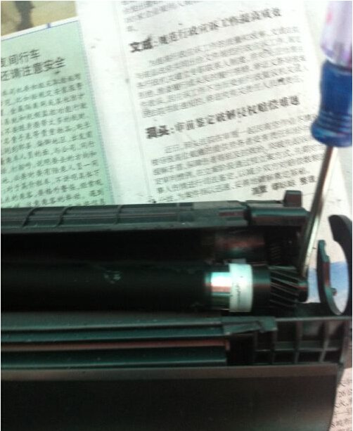 惠普c388a硒鼓加粉步骤是什么?