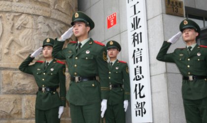 工信部长和国资委主任哪个官更大一些？