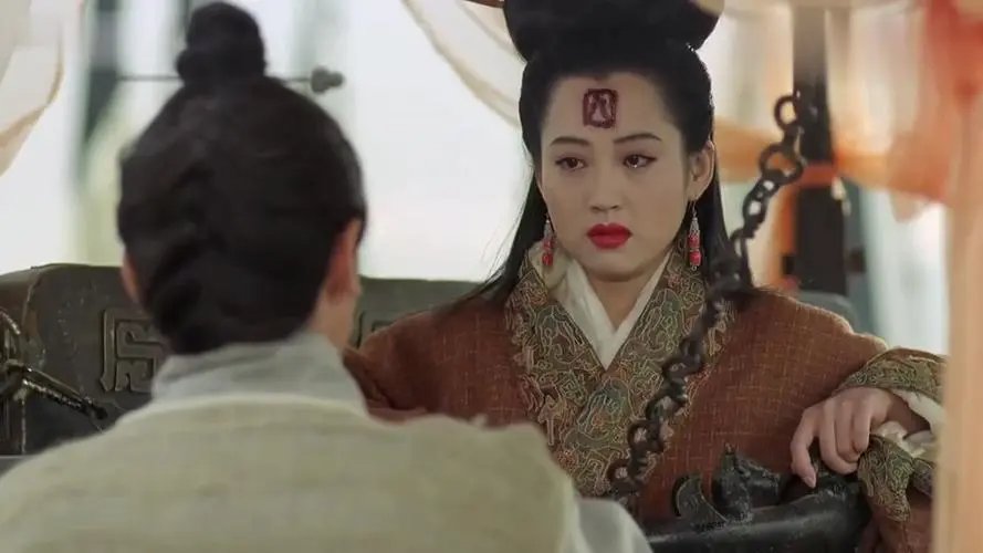 为什么说《秦颂》中栎阳公主被分尸是因为私情败露呢？