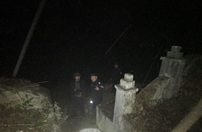 杭州一男子住墓地15年,到底是什么原因?