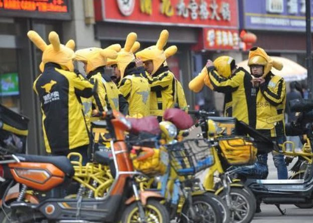 上海奶粉骑士1天奔波400公里送货，他们的安全该如何得到保障？