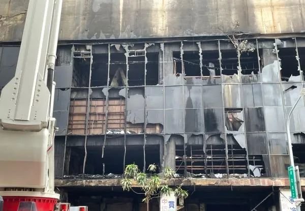 高雄大楼火灾中有三名大陆配偶遇难，谁该为这些死者负责？