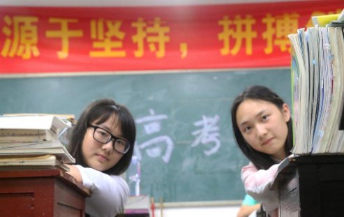 贵州一高三班长把全班名字写成诗，你如何看待这位班长的行为？