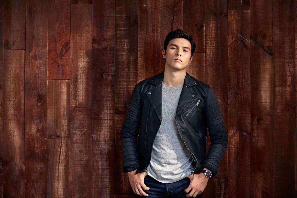 消失的凶手警察是谁扮演的