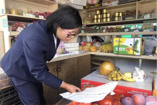 警方通报：四川一水果店的老板在静默期营业，此举可能会导致哪些风险呢？