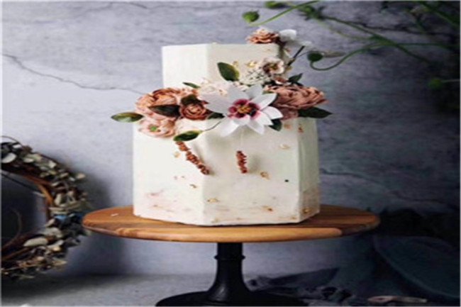 蛋糕培训学费一般多少？