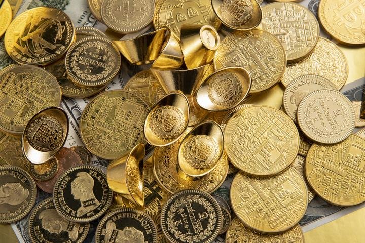 现在银行贷款10万利息多少？邮政储蓄10万无息贷款怎么贷？