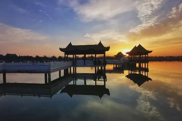 九曲桥上散步歇后语