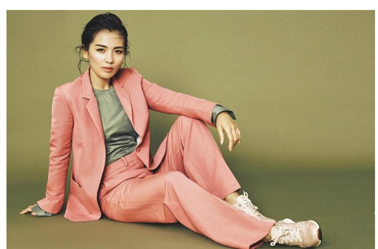 刘涛上了哪本杂志的封面深v迷人？