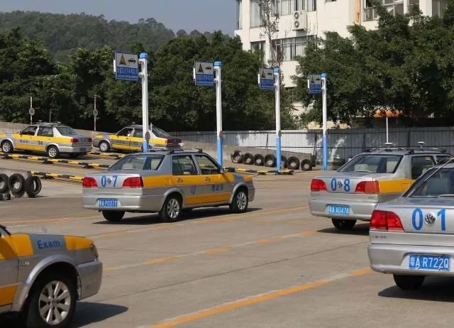 江苏82岁爷爷科目二一把过，他是怎么做到的？