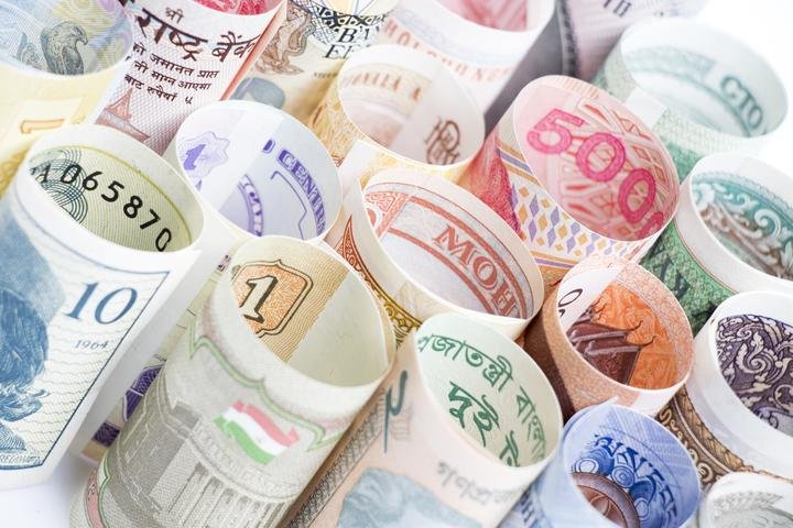 现在银行贷款10万利息多少？邮政储蓄10万无息贷款怎么贷？