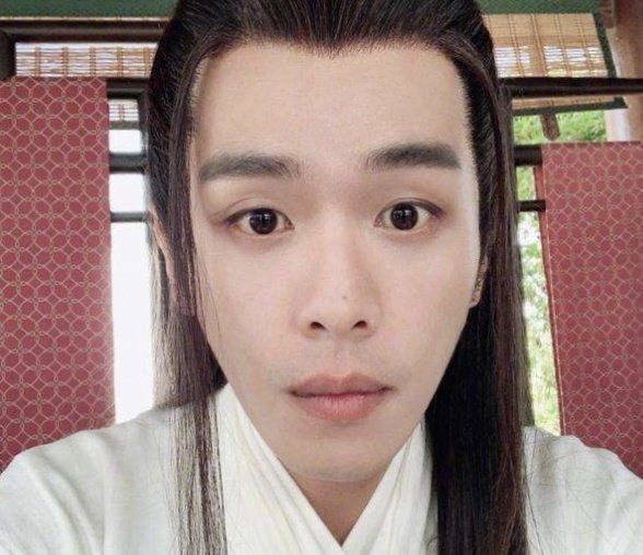 你觉得张若昀用美食滤镜的自拍，“可口”吗？