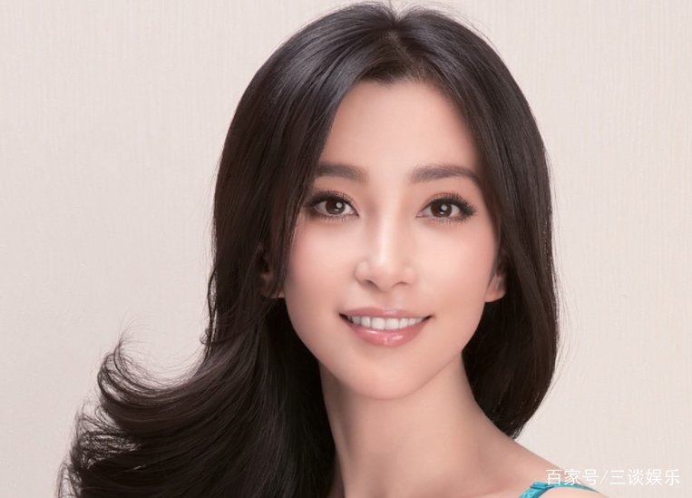 李冰冰发文怒怼成龙，想念范冰冰就去见她，他们俩发生什么了？