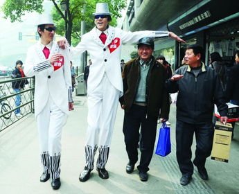 寿县巨人张梦永意外去世，他是如何爆红网络的？