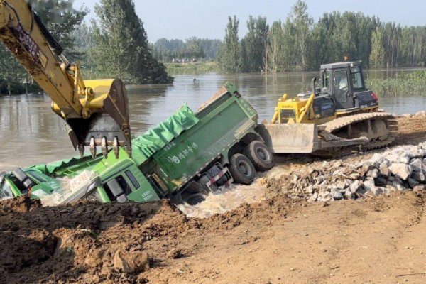 河南投车堵决口卡车即将被挖出，车辆配件是否可以再利用？