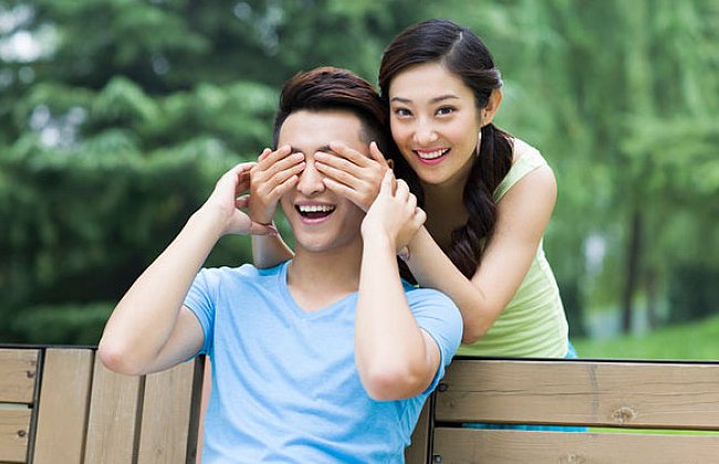 男朋友总喜欢看着我是为什么?
