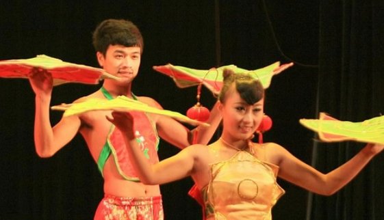 东北二人转特点是什么？