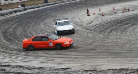 赛车漂移原理是什么？怎么才能成功漂移？？