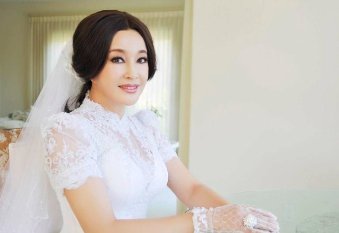 被称为“不老女神”的刘晓庆究竟多有钱?