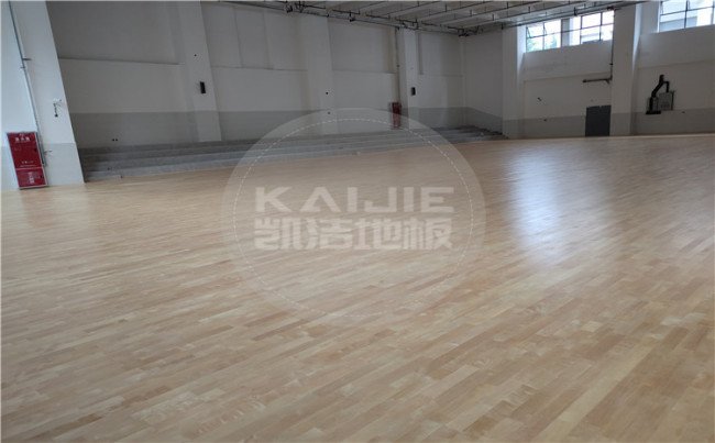 实木地板 打磨是怎么样的 把地板上油漆磨光后上油漆吗？