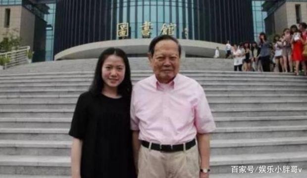 一转眼16年，当初“攀高枝”嫁给82岁杨振宁的28岁翁帆，后来如何？