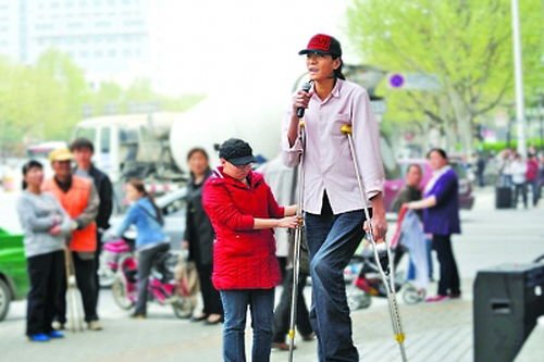 寿县巨人张梦永意外去世，他是如何爆红网络的？