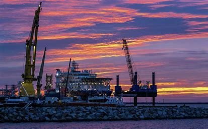 欧美签订能源协议，美国的“萝卜”能填上欧洲的坑吗？