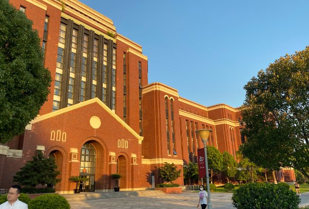 上海建桥学费2023