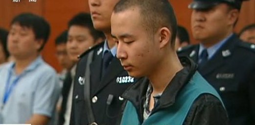 今上午药家鑫被执行死刑，是枪决还是注射？