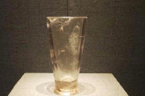 2100年前古墓发现像iphone的文物，还有哪些神奇的文物穿越事件？