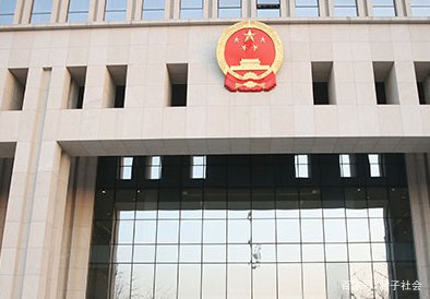 临沂一大二女生学校宿舍猝死，校方称无责，家属该如何维权？