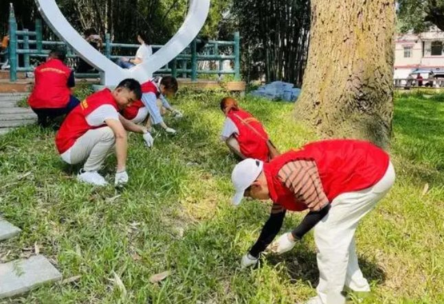 女儿病床旁给父亲跳舞，母亲：她想唤醒植物人爸爸！其父到底经历了什么？