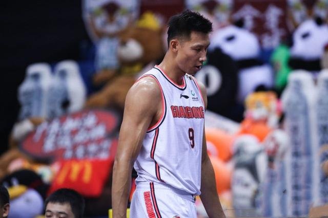 杜兰特跟腱断裂获赔1400万，那易建联能得到多少？