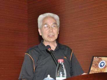 龙乐豪的人物生平