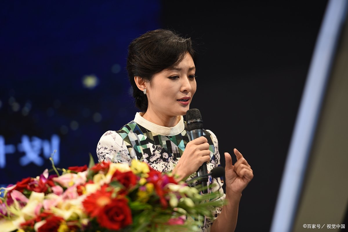 周涛一秒上班杨澜一秒下班,被称当代打工人的真实写照,你表示认同吗?