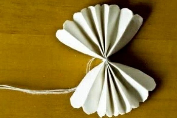 卫生纸叠白花怎么叠