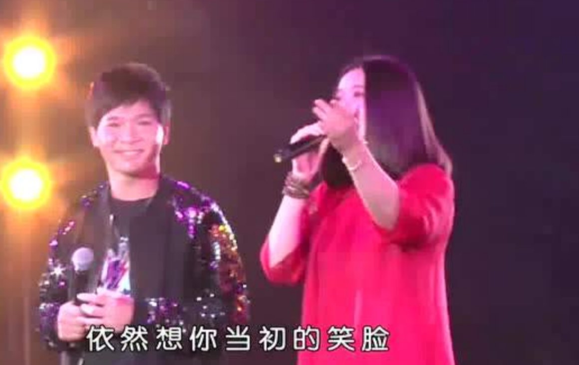 歌词里有花开花落沧海桑田再也回不到从前 女歌手唱的 求歌名
