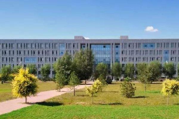 哈尔滨东方学院老师需要坐班吗?