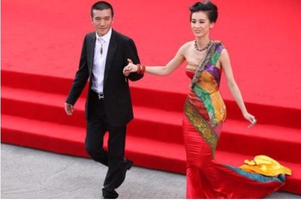 《婆妈》中,杨子为黄圣依跳女团舞,为何会变得毫无惊喜还尴尬?