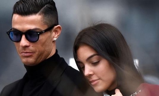 C罗宣布丧子噩耗后首次现身，面带悲伤仍坚持训练，他有多敬业？