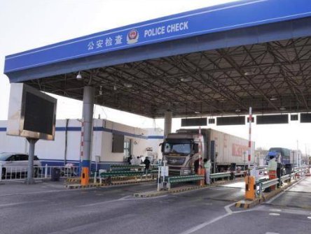 石家庄市民开启擦玻璃大扫除模式，河北三地“封城” 为何与武汉不同?