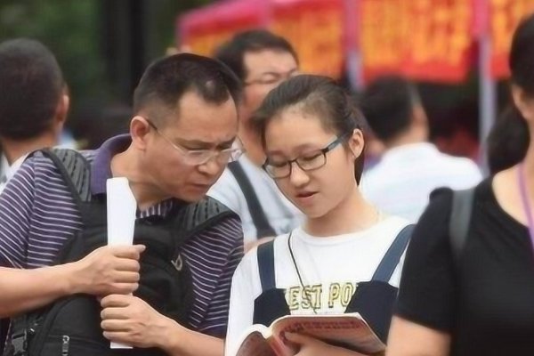 2022年四川高考分数线一本和二本分数线多少